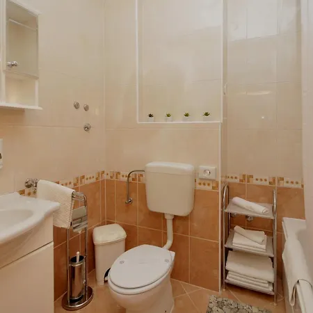 Vendégház And With Parking Space - 22531 Trogir