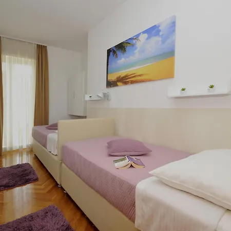 Vendégház And With Parking Space - 22531 3*