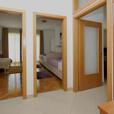 Vendégház And With Parking Space - 22531