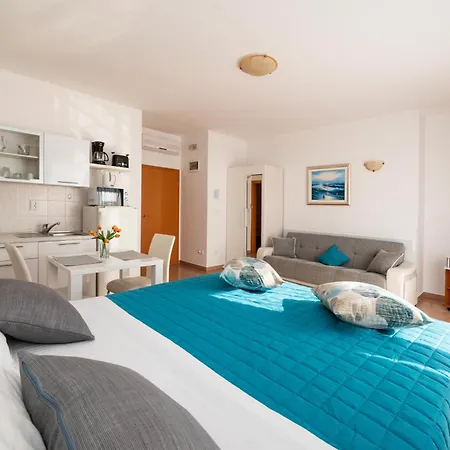Гостевой дом And With Parking Space - 22531 Трогир